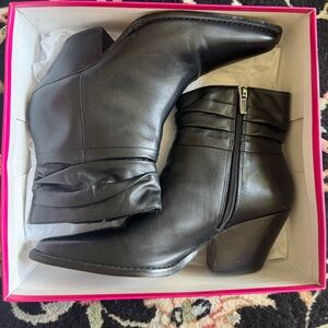 Nerlinj Leather Heeld Bootie